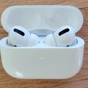 Apple AirPods Pro 1st Generation with MagSafe Wireless Charging Case